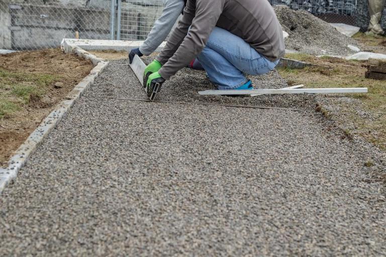 Empierrement de terrain, une étape clé du terrassement à Fougères